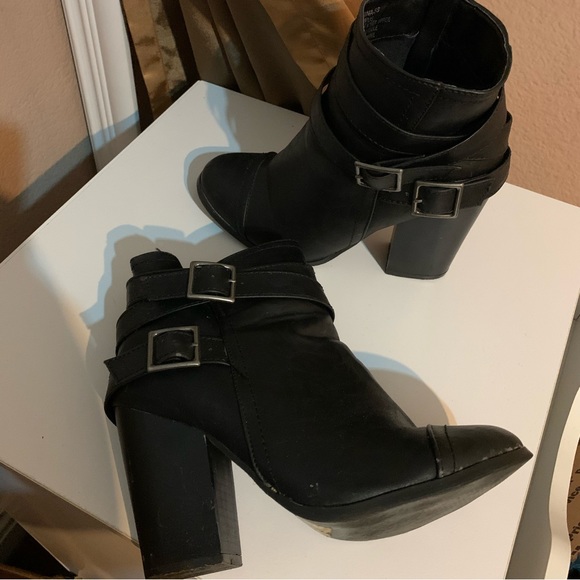 Wide width buckle ankle bootie - Picture 4 of 4
